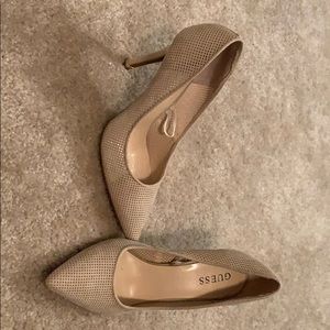 Nude Guess Pumps